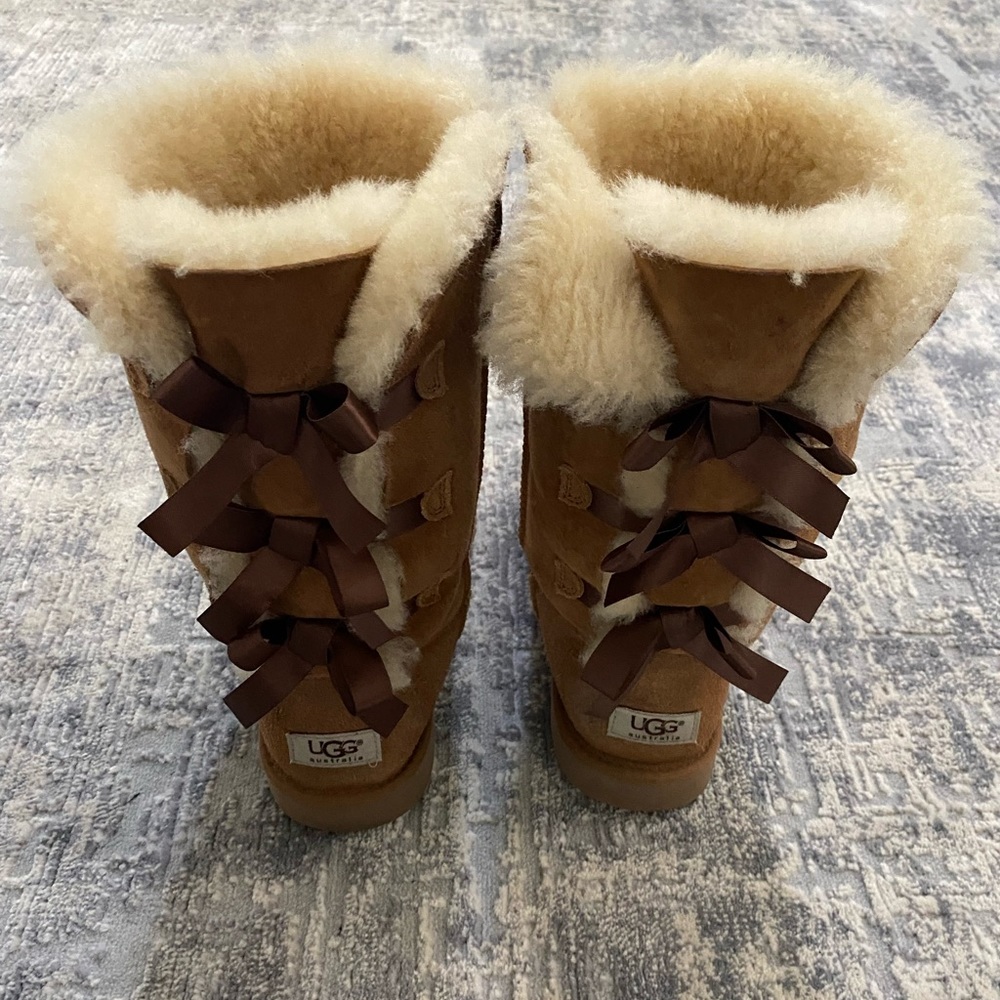Ugg Bailey Bow Boots - Womens 8/Girls 6